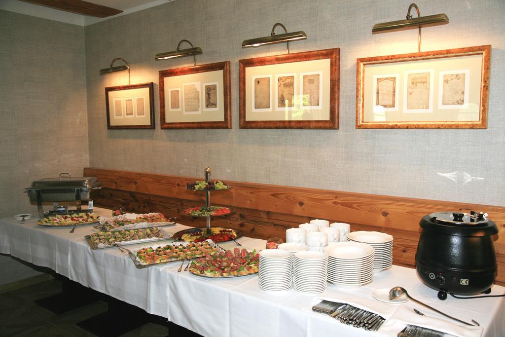 Hotel Alter Kornspeicher Neustrelitz Ngoại thất bức ảnh